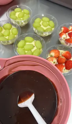 Preparo artesanal de uma calda de frutas vermelhas